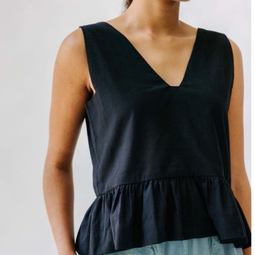 Mirth Zanzibar Black Peplum Button Back Tank Top medium